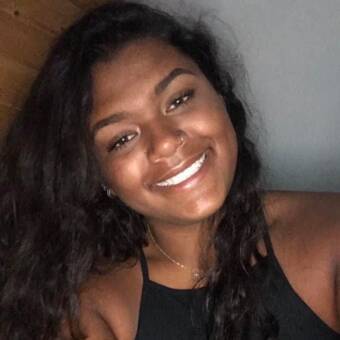 次のアバター： Monique