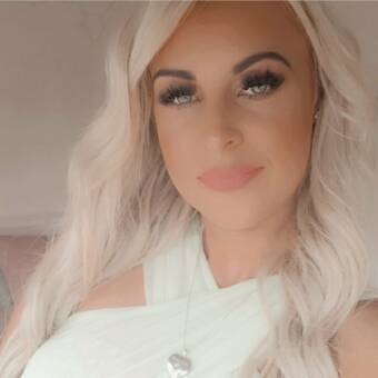 The avatar of Lauren