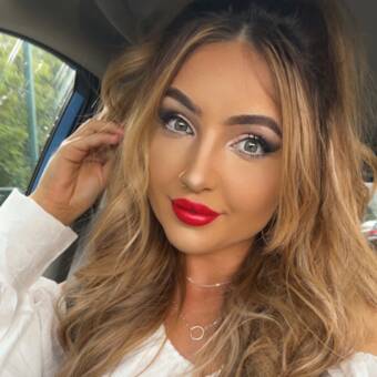 The avatar of Courtney