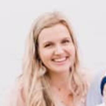 The avatar of Lauren