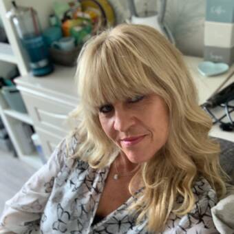 次のアバター： Debbie