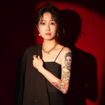 次のアバター： Alice