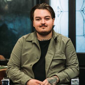 次のアバター： George