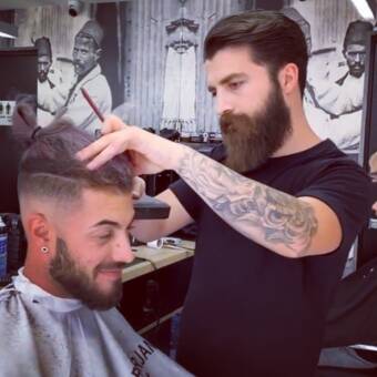 次のアバター： Mani