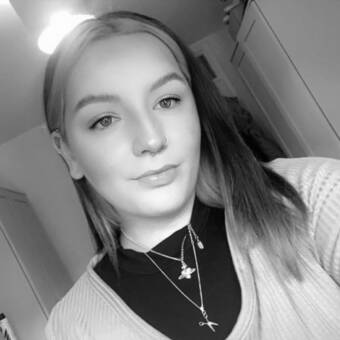 The avatar of Lauren