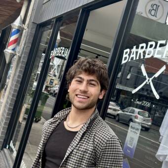 次のアバター： Kristos