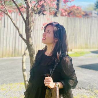 الصورة الرمزية لـ Lily