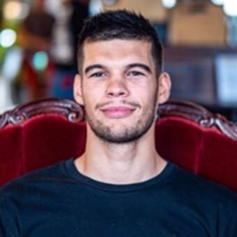 The avatar of JULIEN