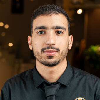 的化身 حسام القائد