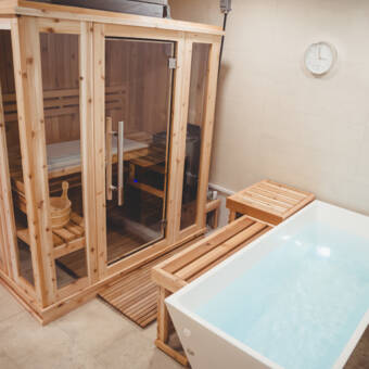 Sauna/Cold Plungepseudoportretas