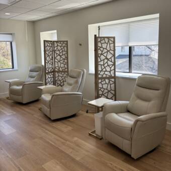 IV Therapypseudoportretas