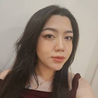 الصورة الرمزية لـ Chloe