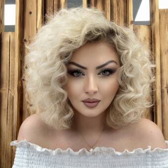 次のアバター： Marina