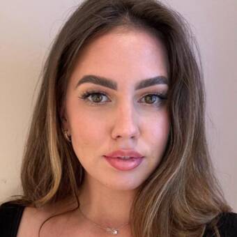 الصورة الرمزية لـ JULIA