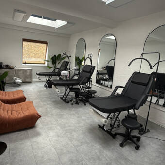 的化身 Poppy Clapham Studio appt