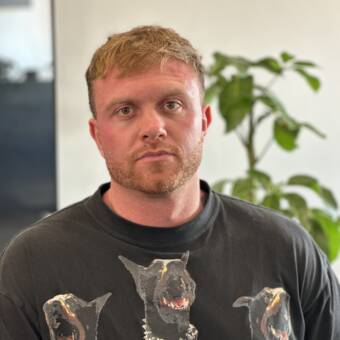 次のアバター： Alex