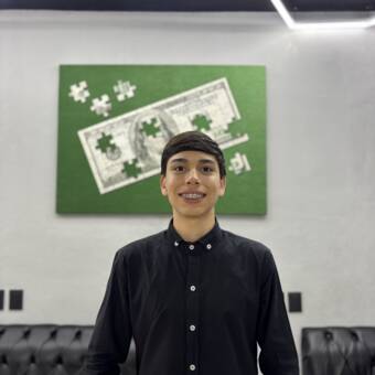 次のアバター： Martin