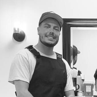 次のアバター： Dominic