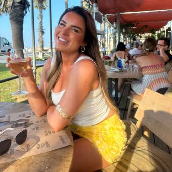 The avatar of Lauren