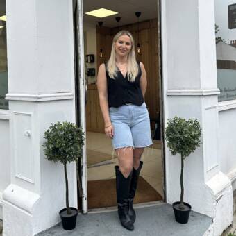 The avatar of Lauren