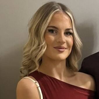 الصورة الرمزية لـ ELLIE