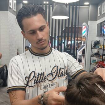 次のアバター： Daniele