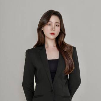 The avatar of Angela