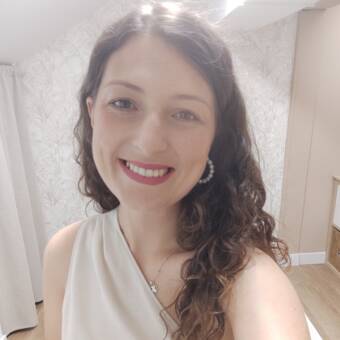 الصورة الرمزية لـ Carla
