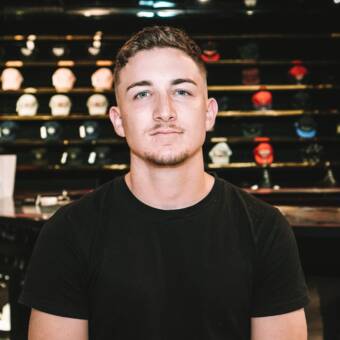 次のアバター： Joshua