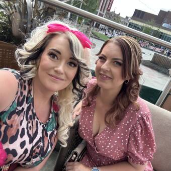 Avataren til Sophia and Assistant