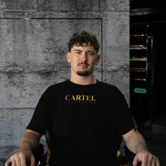 次のアバター： Lachlan