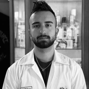 次のアバター： Sarantis