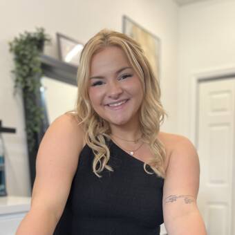 次のアバター： Olivia