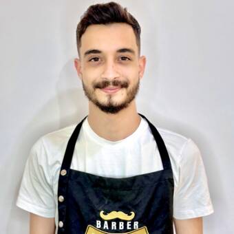 次のアバター： Omar