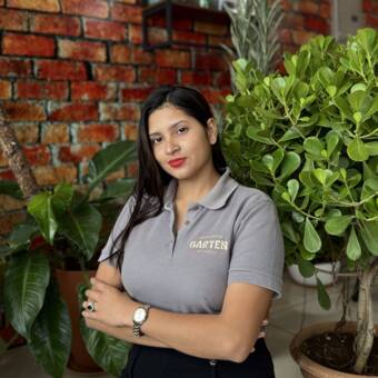 的化身 Verena Esther