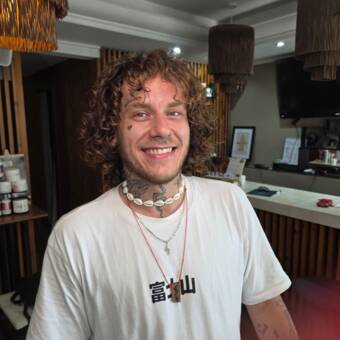 Henkilön Adrian avatar