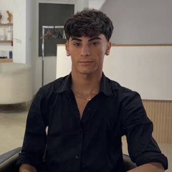 Аватарът на Aaron
