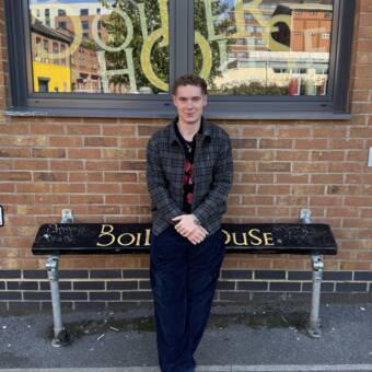 Brucepseudoportretas