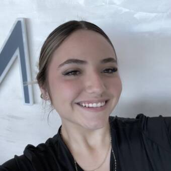 The avatar of Gabriela N