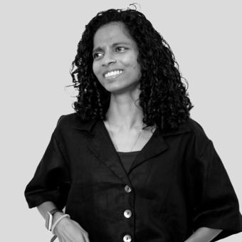 次のアバター： Devni