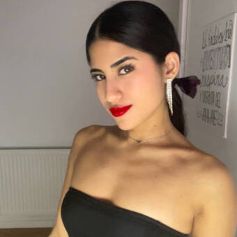 الصورة الرمزية لـ Daniela