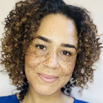 الصورة الرمزية لـ Corine