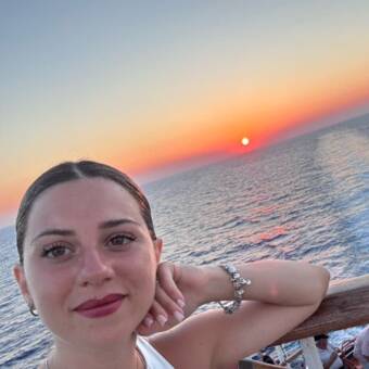 次のアバター： Delia