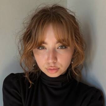 次のアバター： Olivia