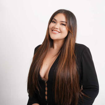 次のアバター： Angie