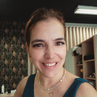 次のアバター： Cátia