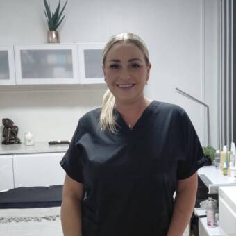 次のアバター： Sarah