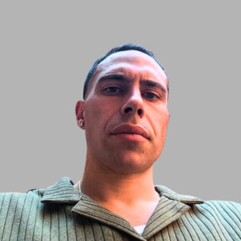 次のアバター： Bruce