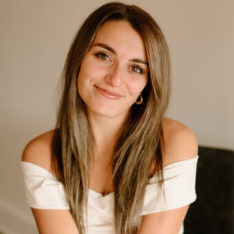 的化身 Duygu (Dee)