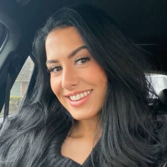 The avatar of Lauren